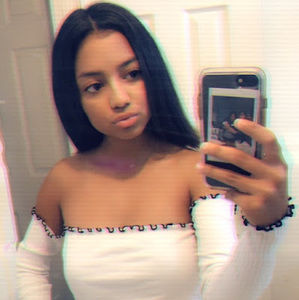 Meet your Posher, Adriana